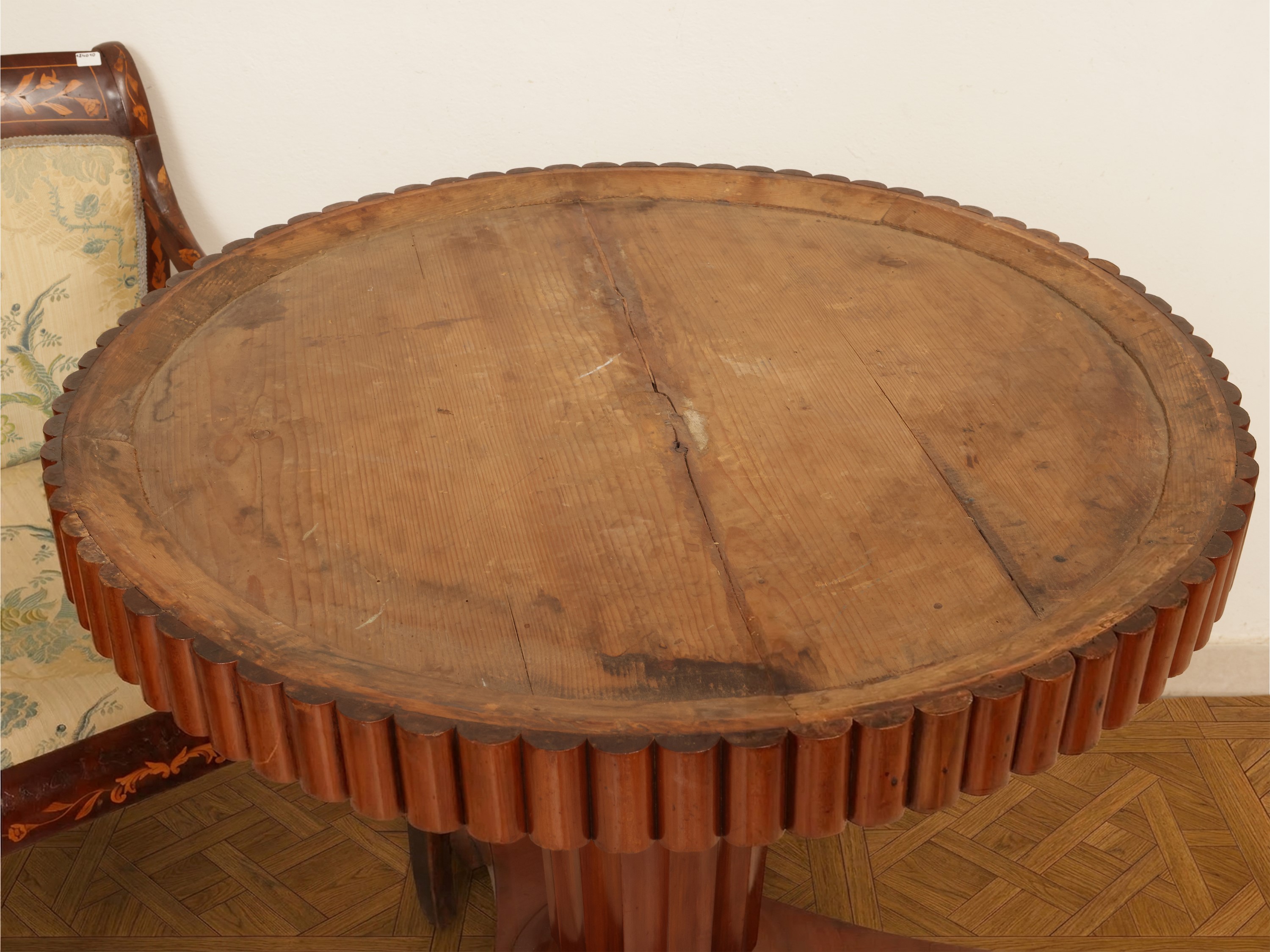 Tavolo da centro in ciliegio, piano in marmo grigio su tripode (prima metà XIX secolo)