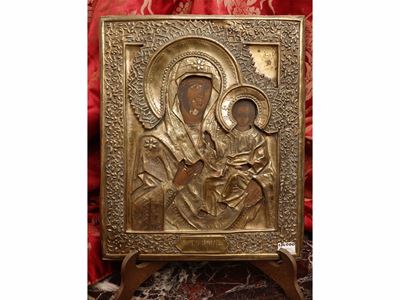 Icona raffigurante Madonna con Bambino, tempera su tavola con rilievi in metallo dorato