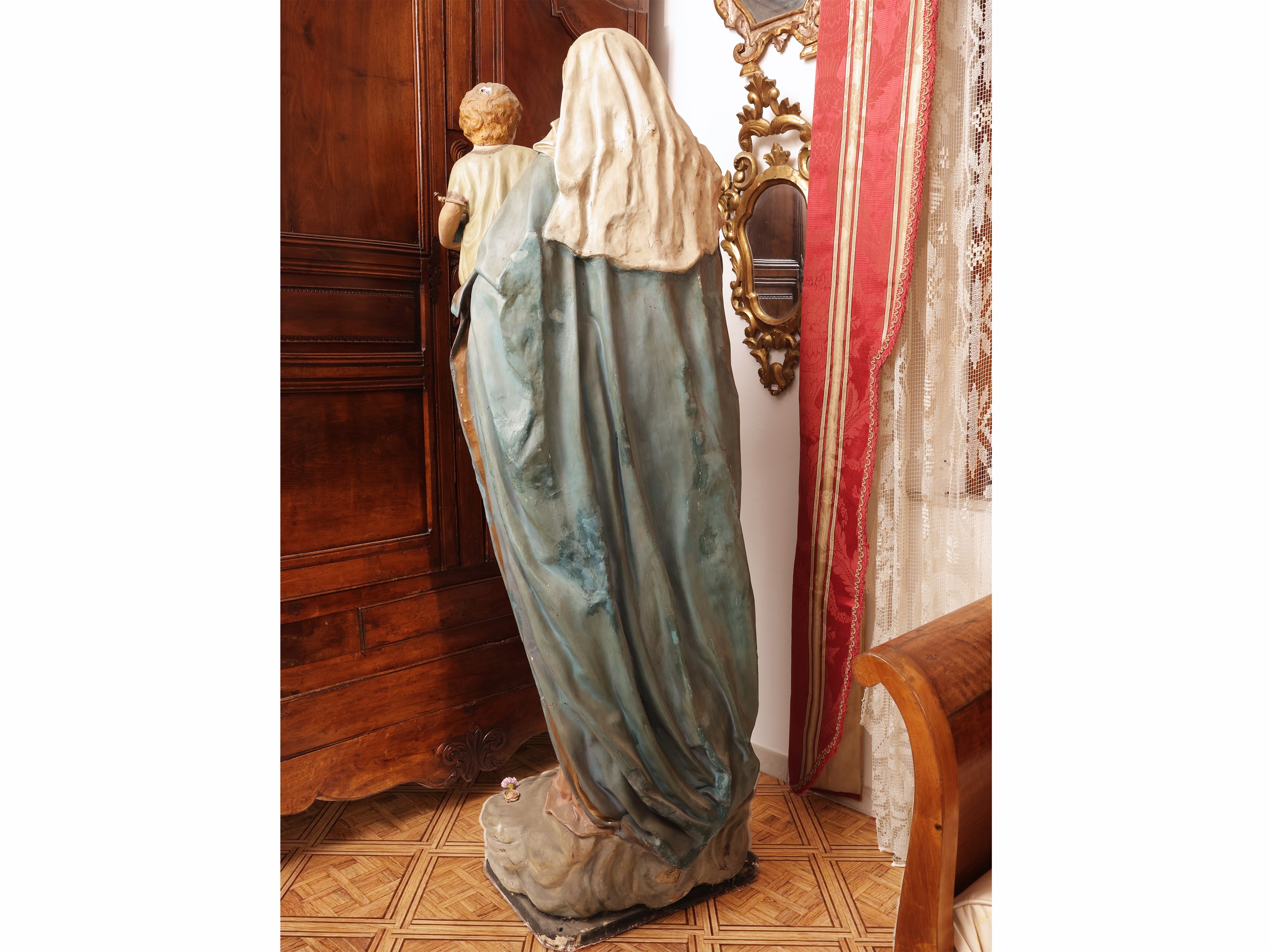 Scuola Francese del XIX Secolo - Madonna con Bambino, scultura in cartapesta policroma e oro