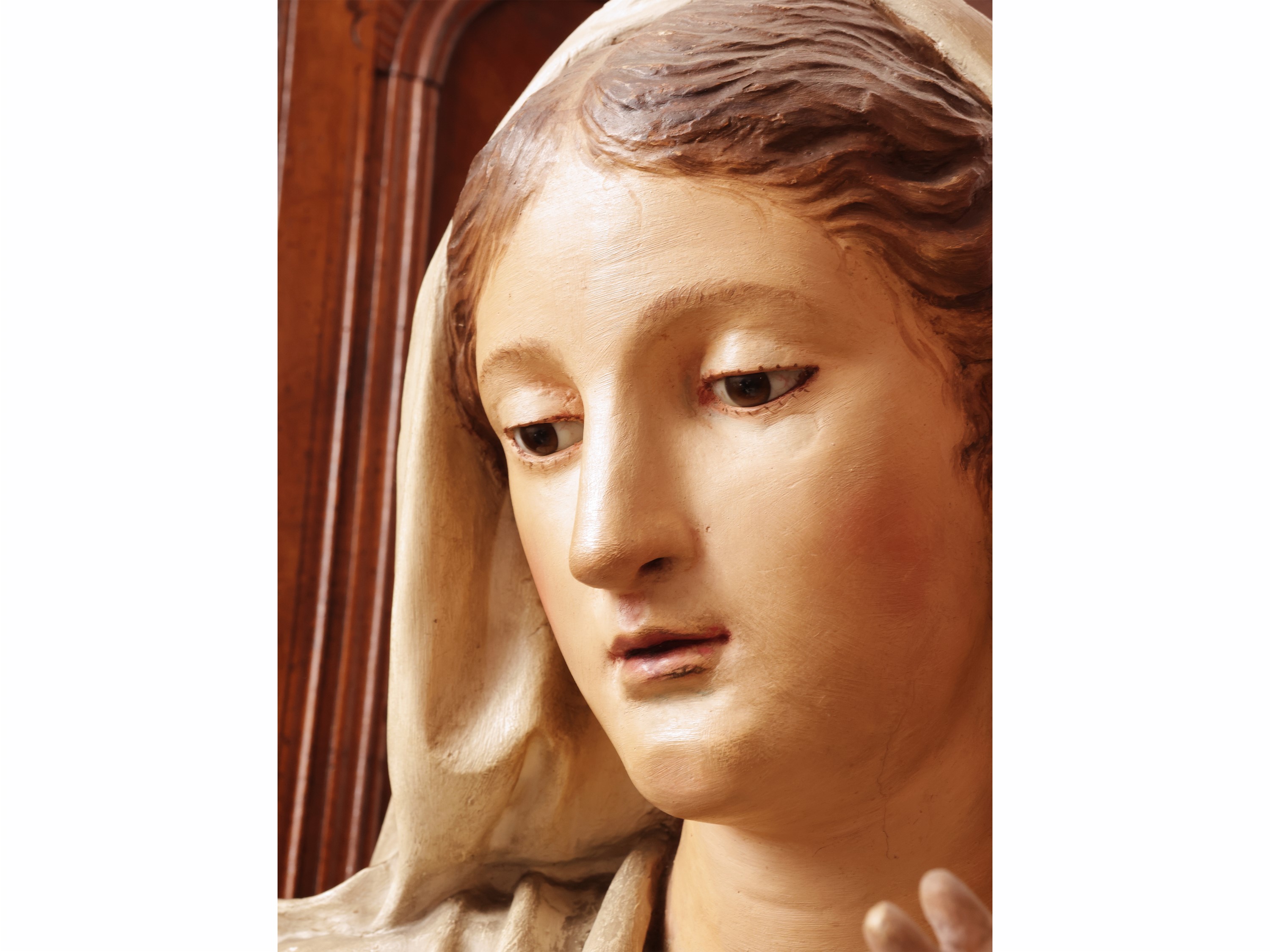 Scuola Francese del XIX Secolo - Madonna con Bambino, scultura in cartapesta policroma e oro