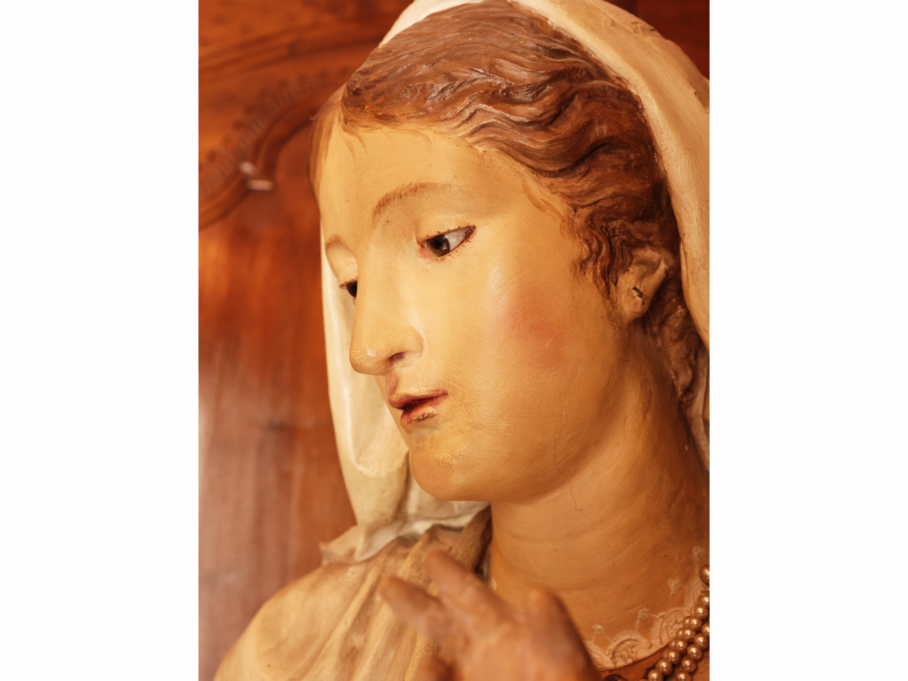 Scuola Francese del XIX Secolo - Madonna con Bambino, scultura in cartapesta policroma e oro