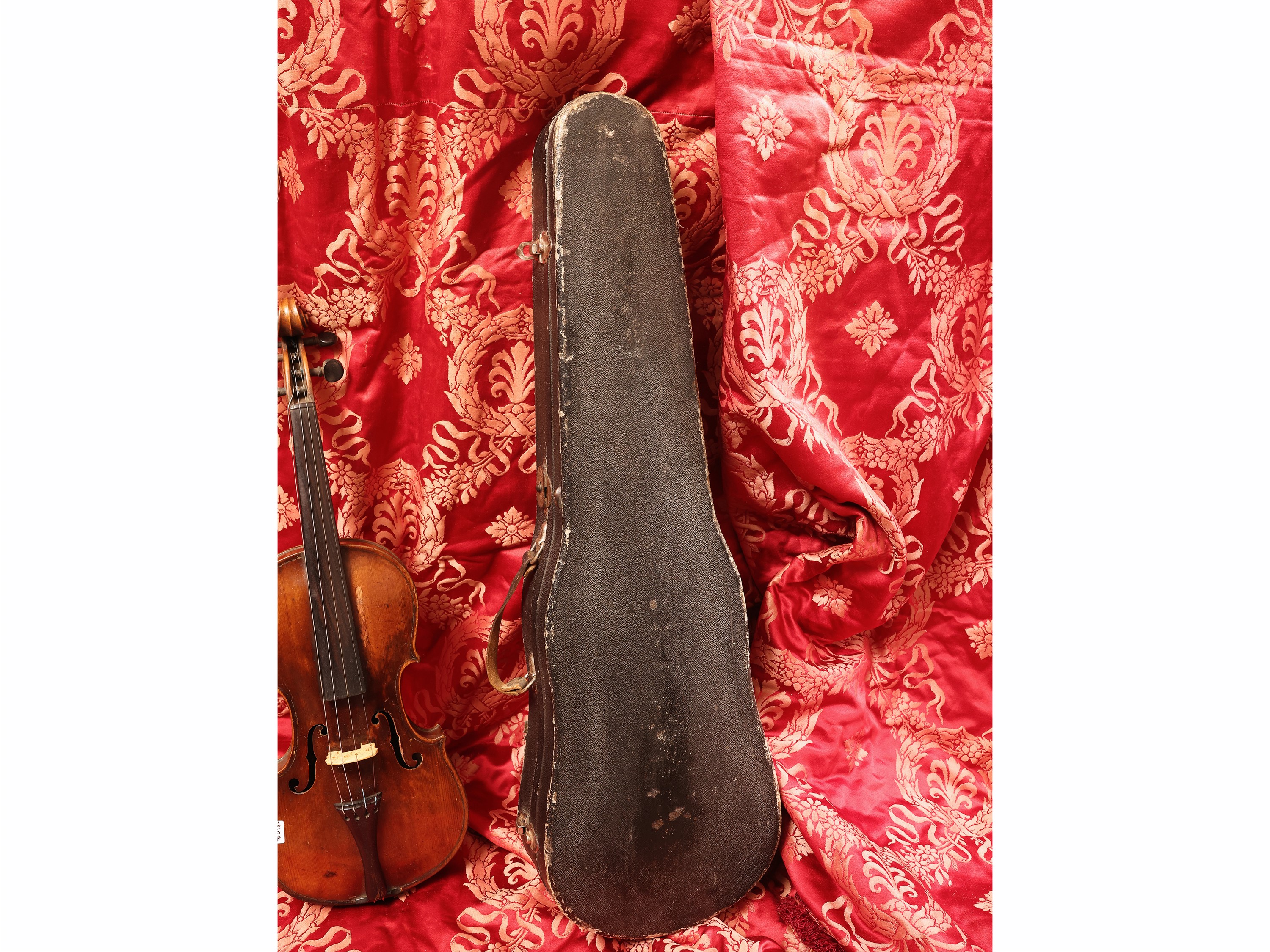 Violino d’epoca, cartiglio “Jacobus Stainer made in Czecho-Slovakia”, in custodia