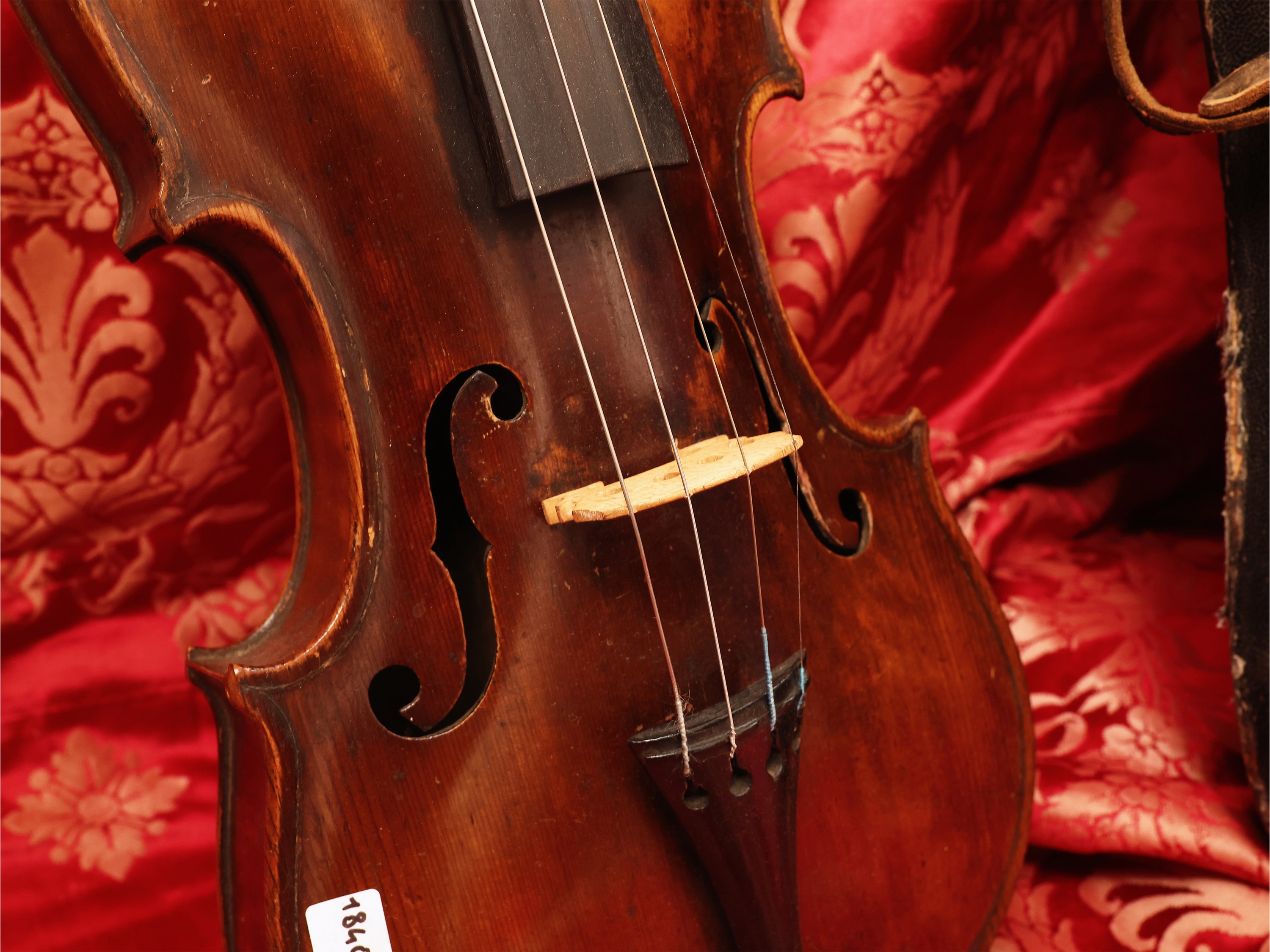 Violino d’epoca, cartiglio “Jacobus Stainer made in Czecho-Slovakia”, in custodia