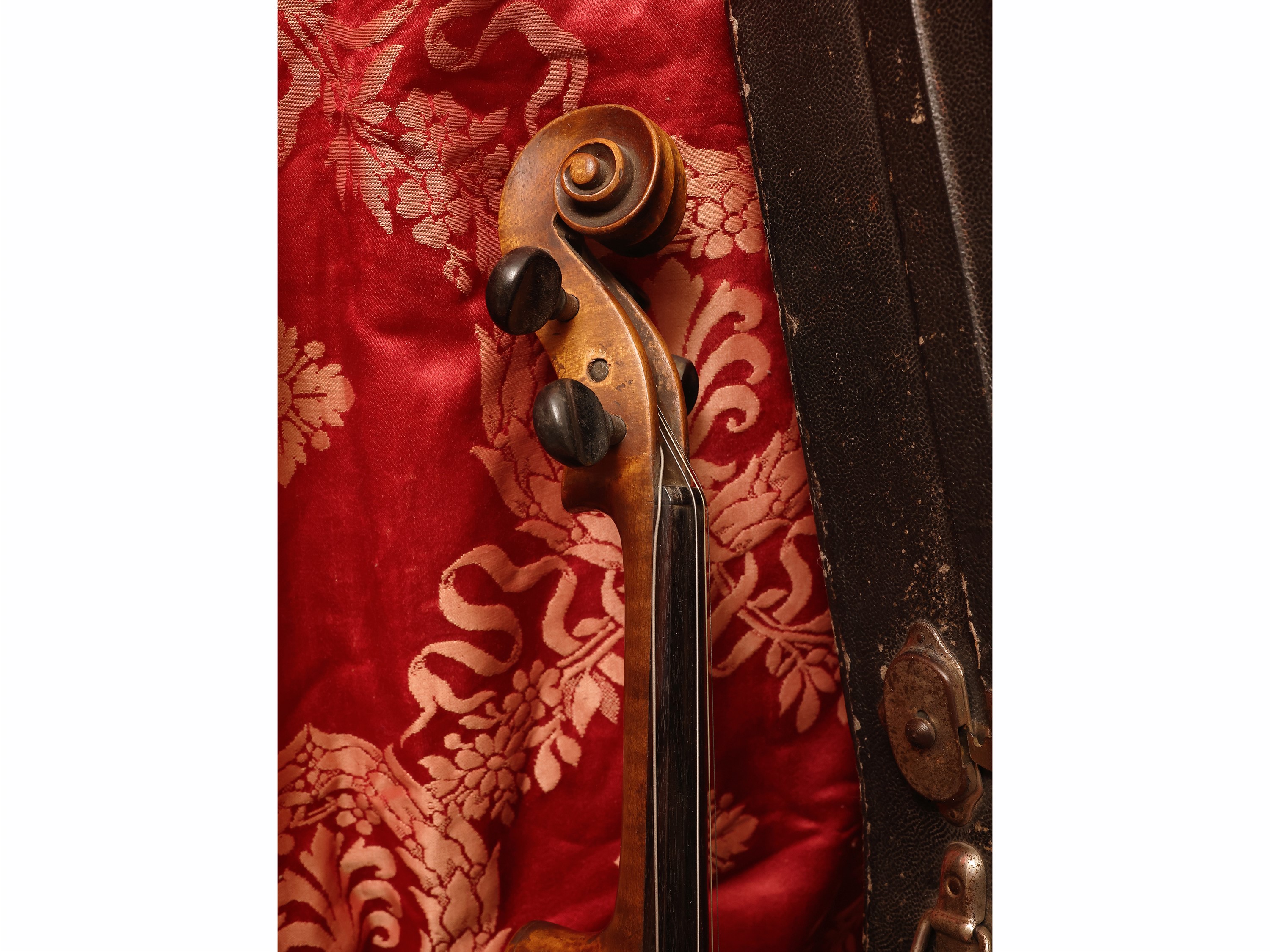 Violino d’epoca, cartiglio “Jacobus Stainer made in Czecho-Slovakia”, in custodia