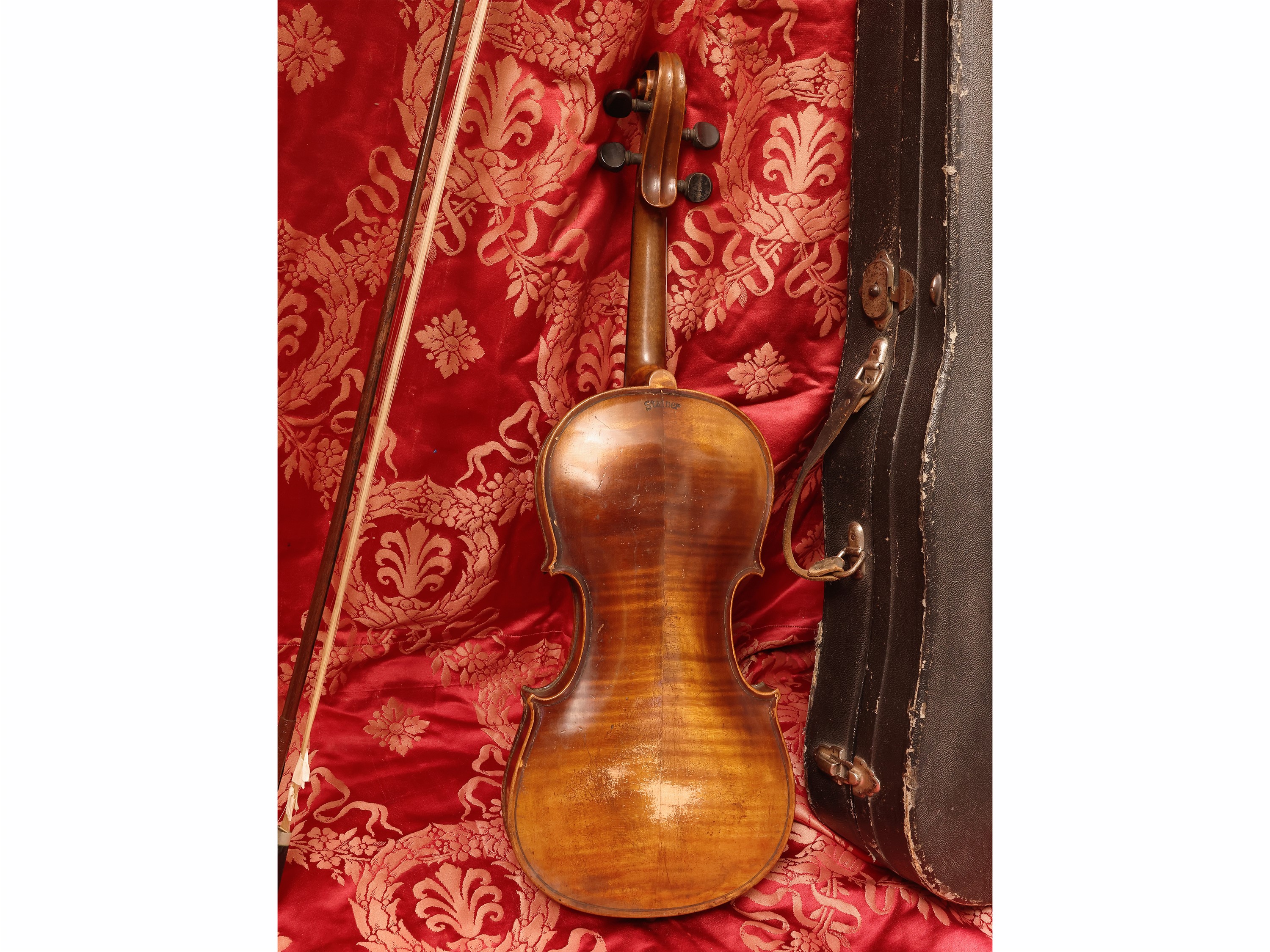 Violino d’epoca, cartiglio “Jacobus Stainer made in Czecho-Slovakia”, in custodia