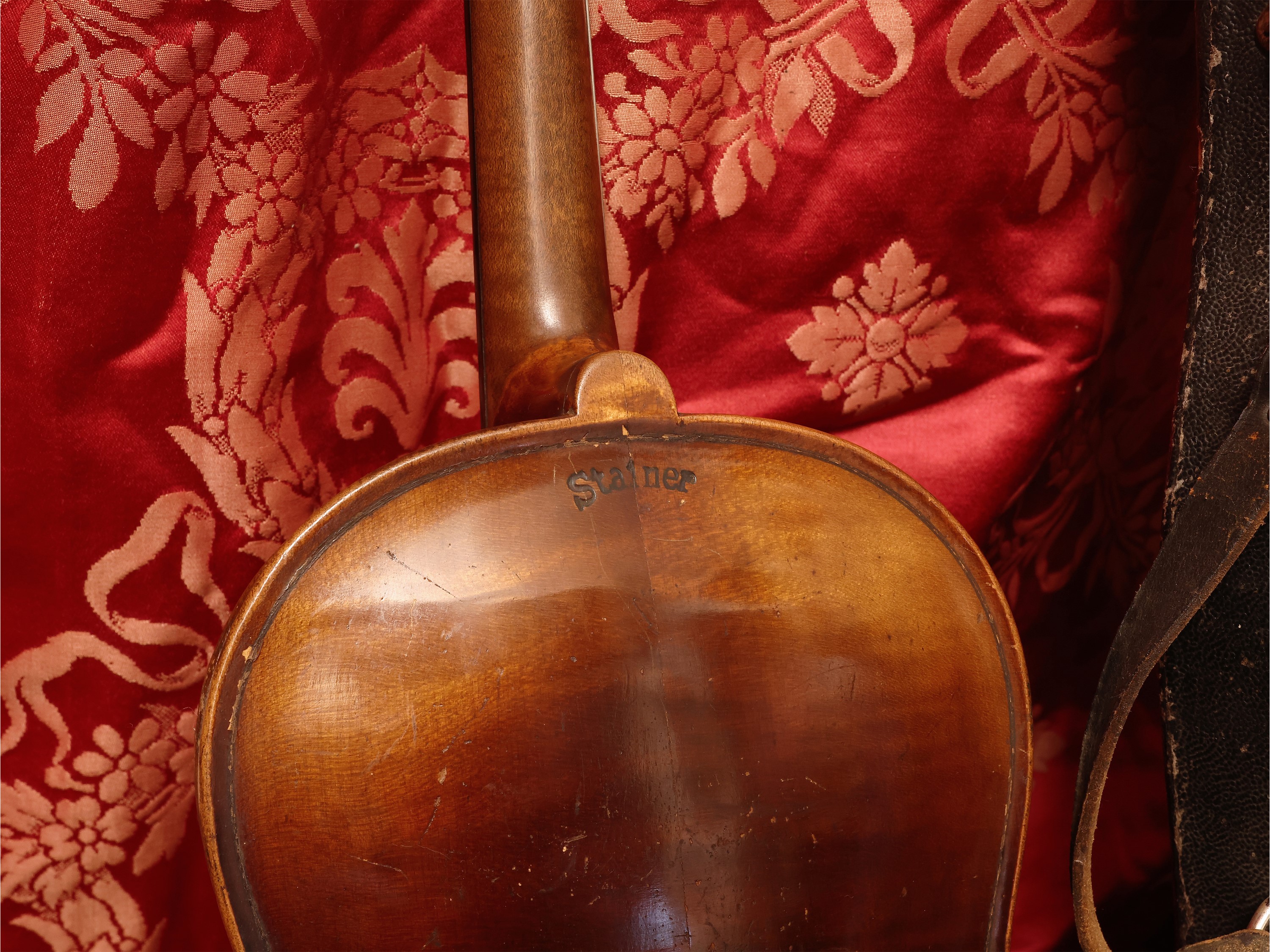 Violino d’epoca, cartiglio “Jacobus Stainer made in Czecho-Slovakia”, in custodia