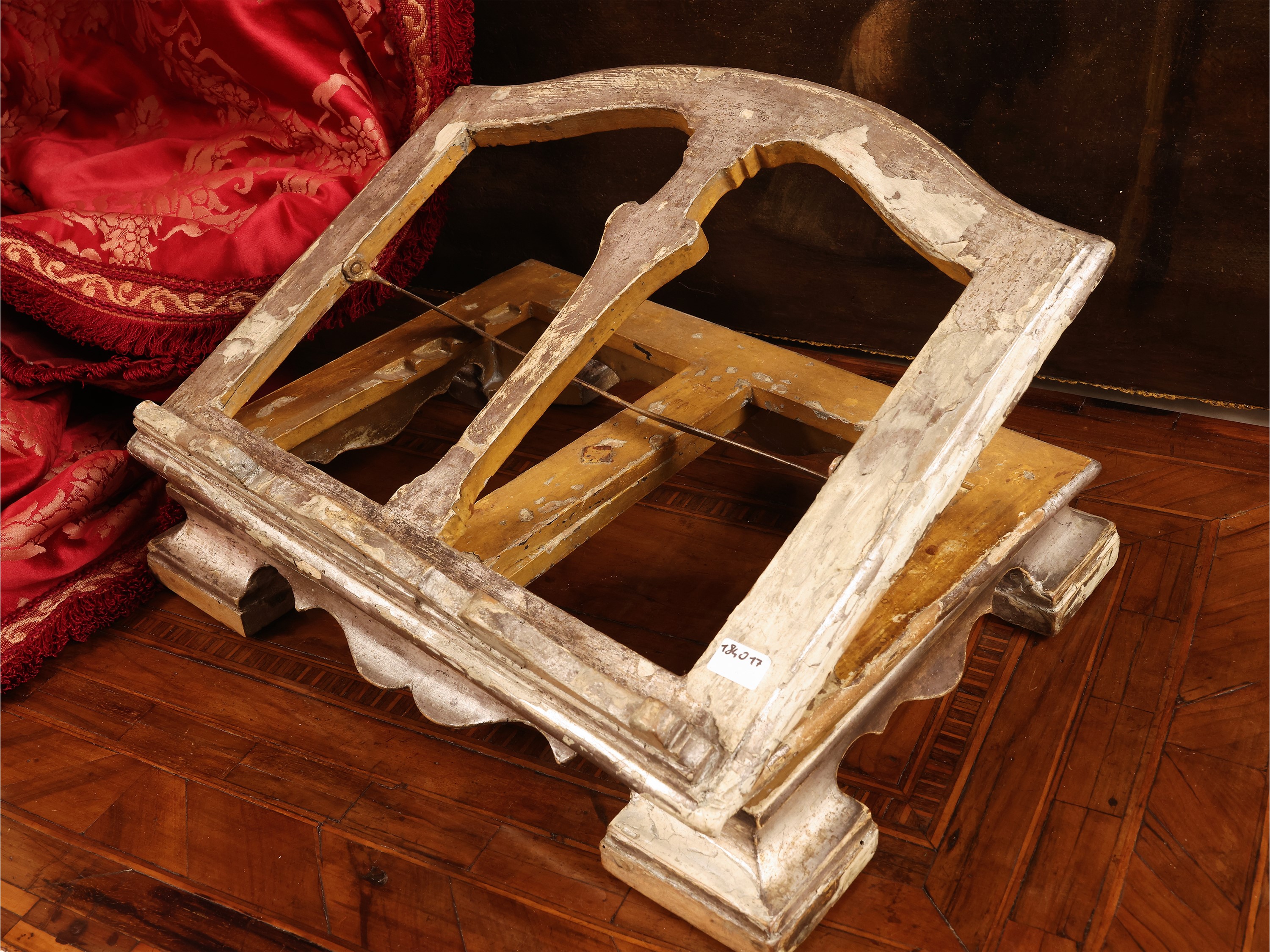 Leggio da tavolo in legno argentato