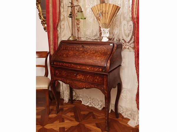 Lady's center desk inlaid in precious essences