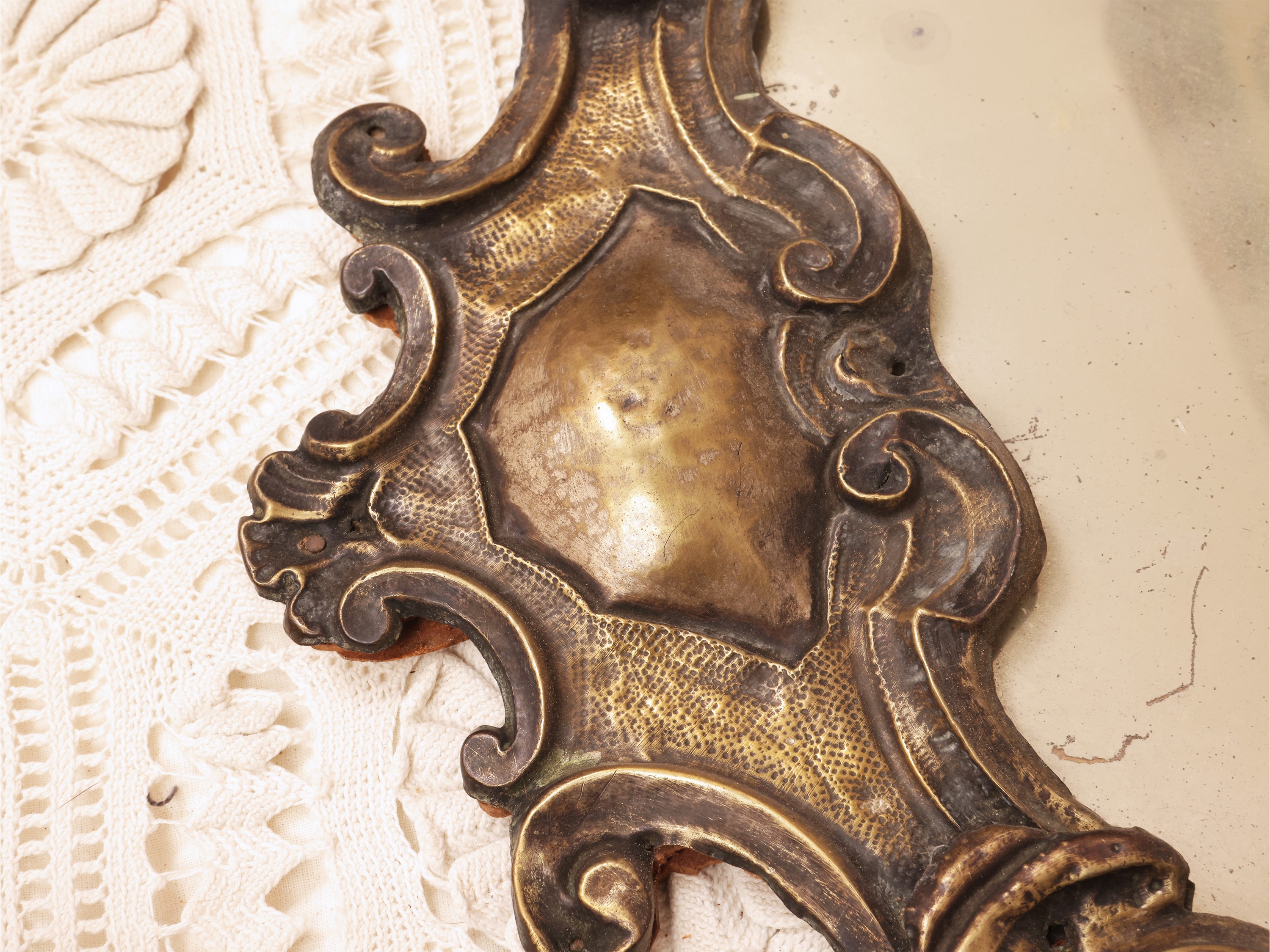 Specchiera, cornice in lamina argentata, XIX secolo