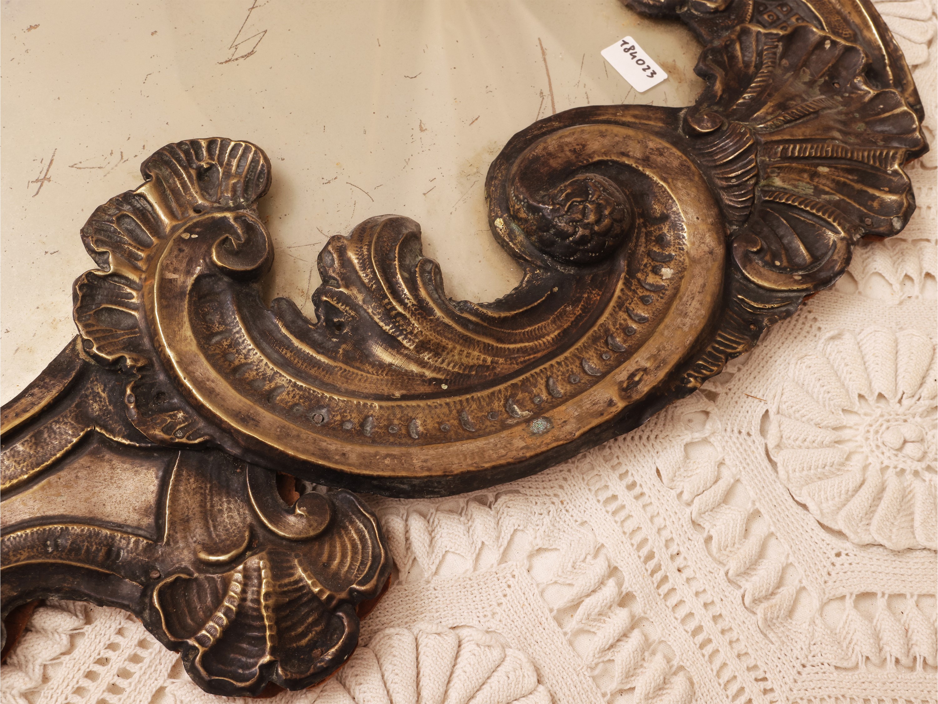 Specchiera, cornice in lamina argentata, XIX secolo
