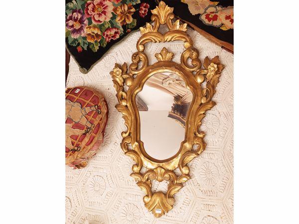 Specchiera in legno intagliato e dorato