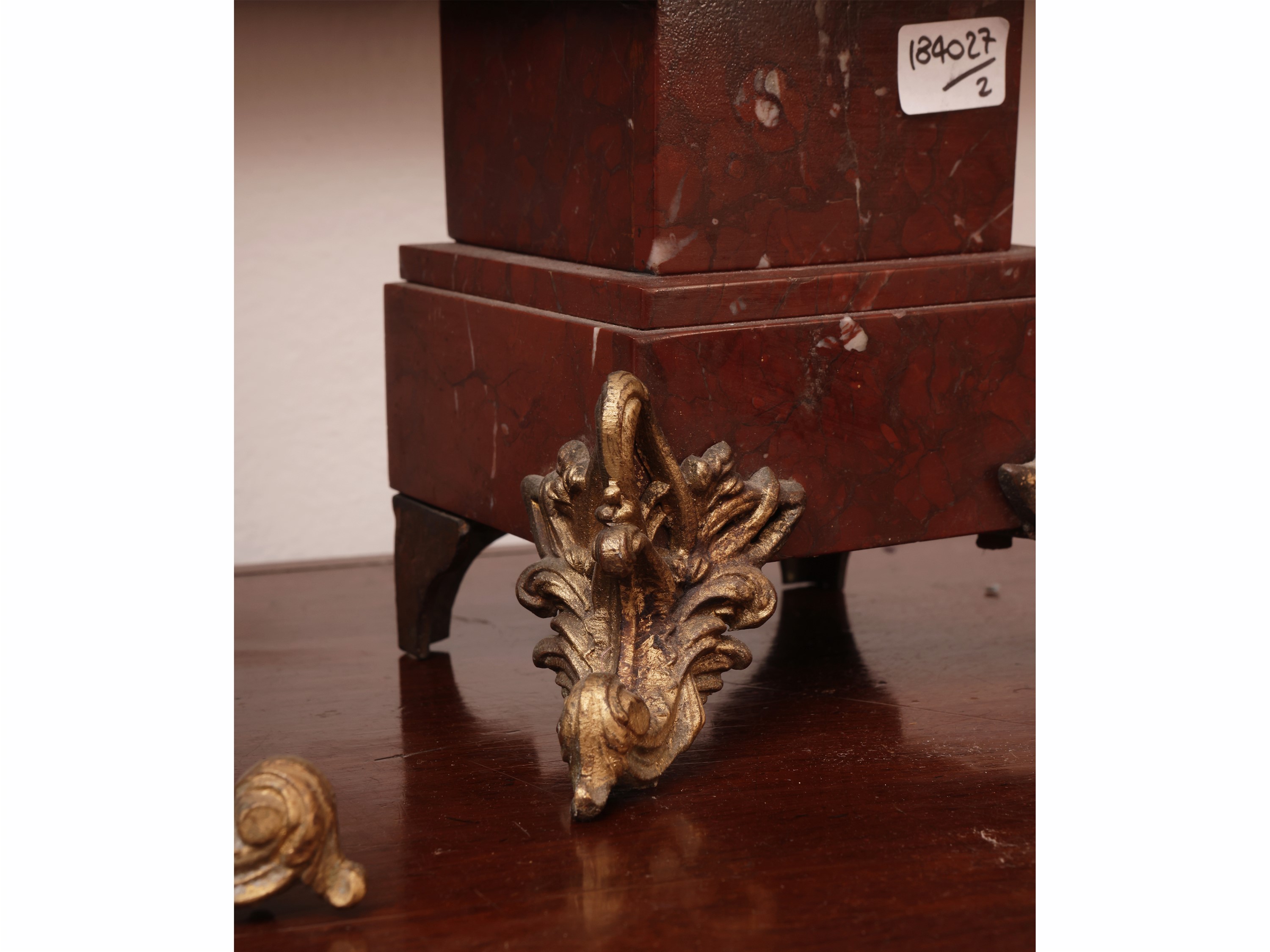 Coppia di grandi candelabri, metallo dorato, XX secolo