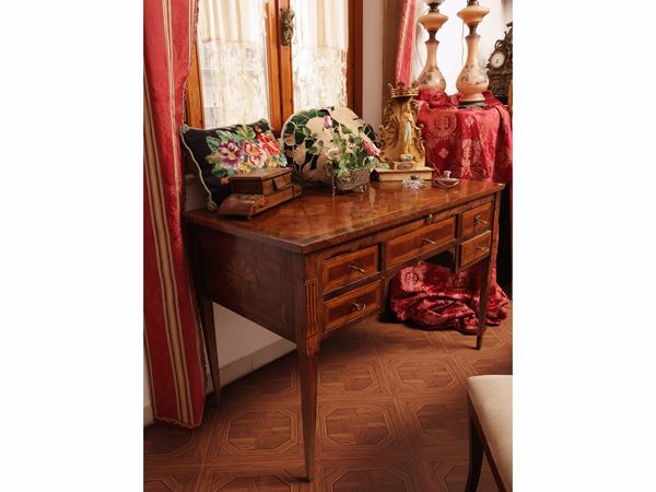 Center desk veneered in cherry and other essences