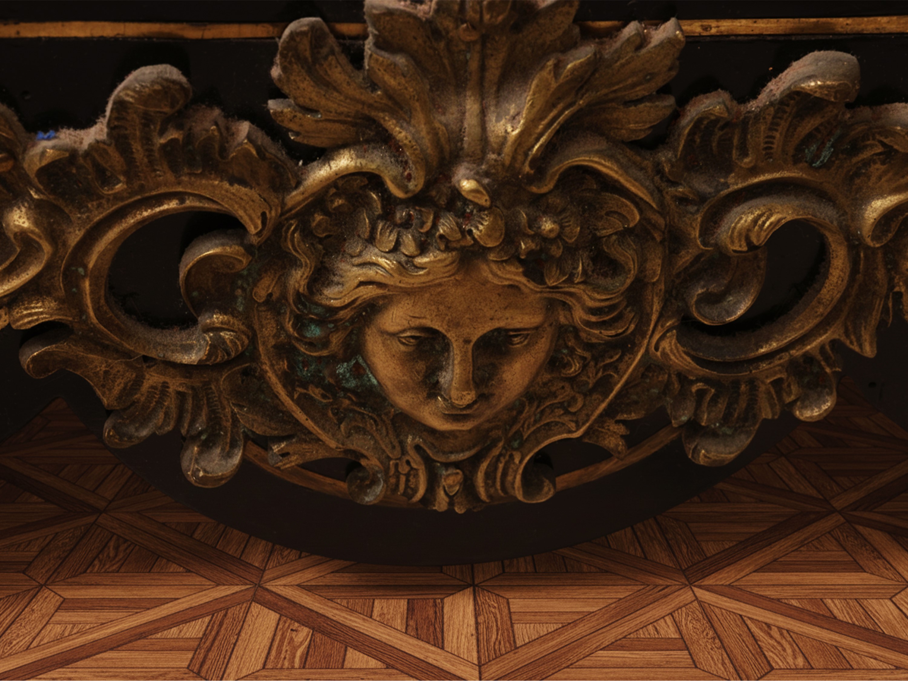 Credenza in stile Boulle, intarsio in ottone su lacca rossa con piano in marmo nero