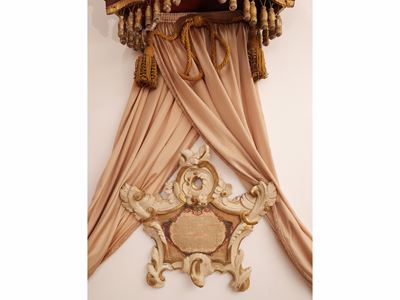 Cartagloria in legno dorato e laccato bianco, XVIII/XIX secolo