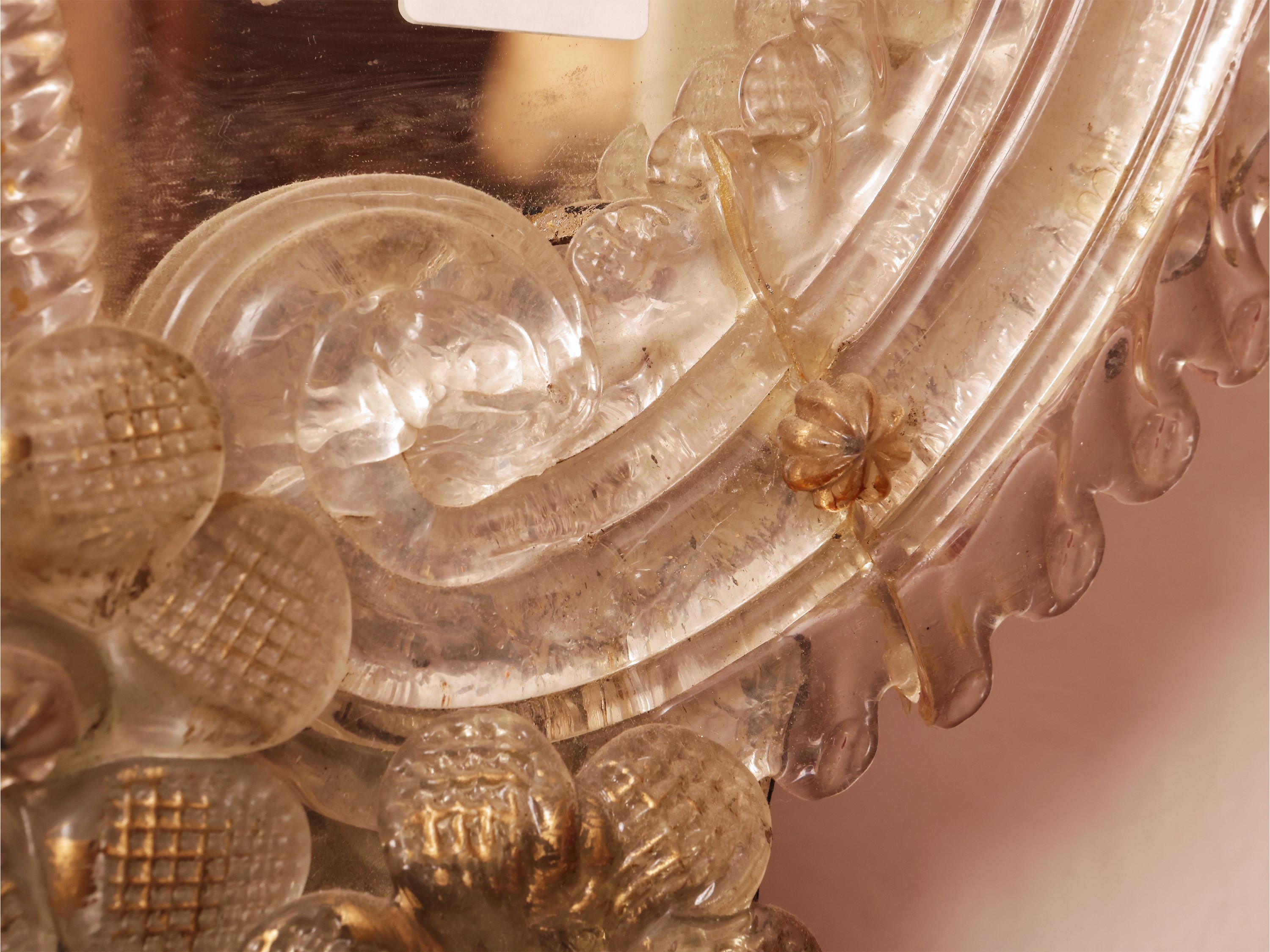Specchiera in vetro soffiato di Murano, cornice in stile rococò, prima metà del XX secolo