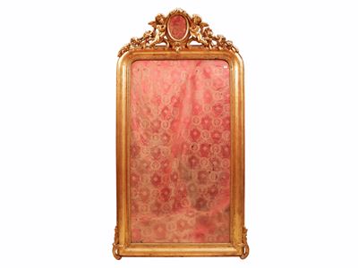 Specchiera centinata, cornice in legno con pastiglia dorata, XIX secolo