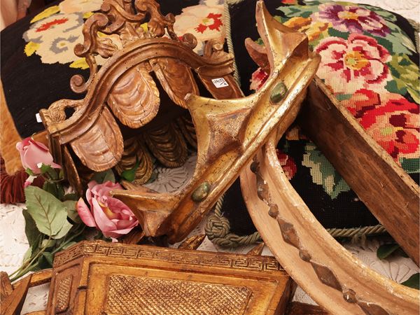 Frammenti in legno intagliato e dorato
