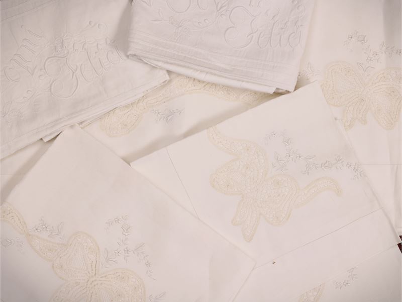 Emilia Bellini, Set di lenzuola matrimoniali in lino bianco ricamato e intarsiato