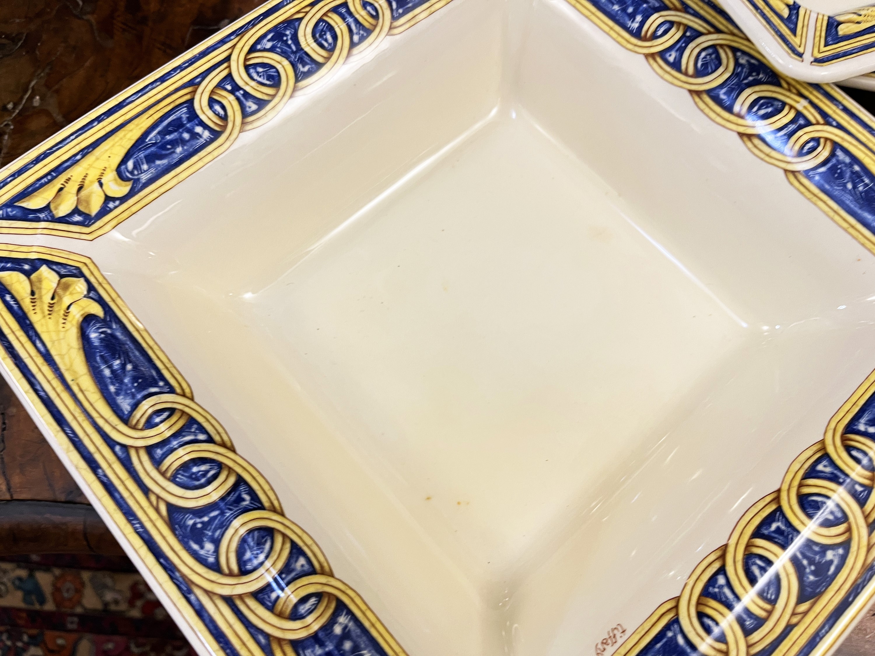 Servizio da tavola in ceramica, modello “Tiffany Boutique” (decorazione a volute e girali)