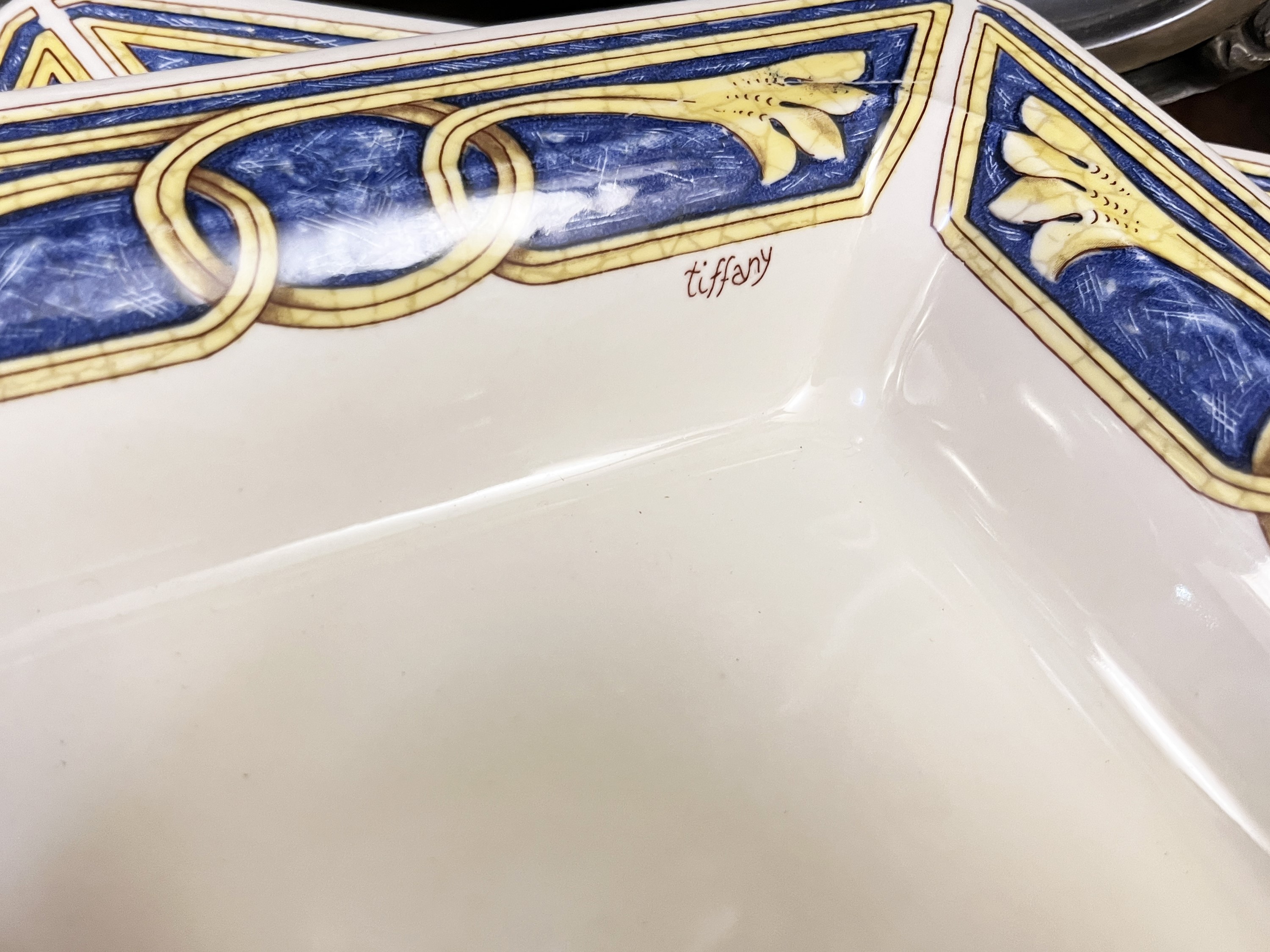 Servizio da tavola in ceramica, modello “Tiffany Boutique” (decorazione a volute e girali)