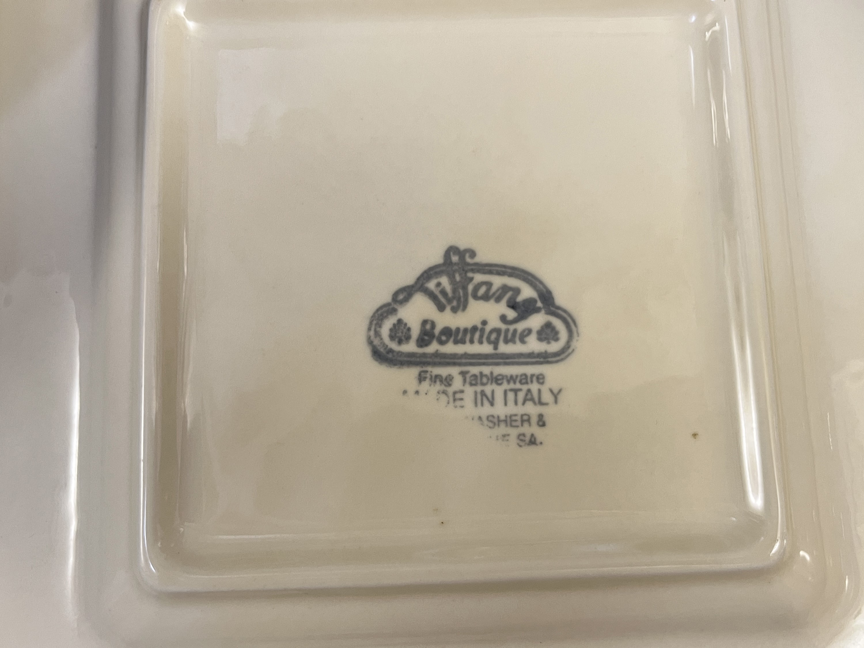 Servizio da tavola in ceramica, modello “Tiffany Boutique” (decorazione a volute e girali)