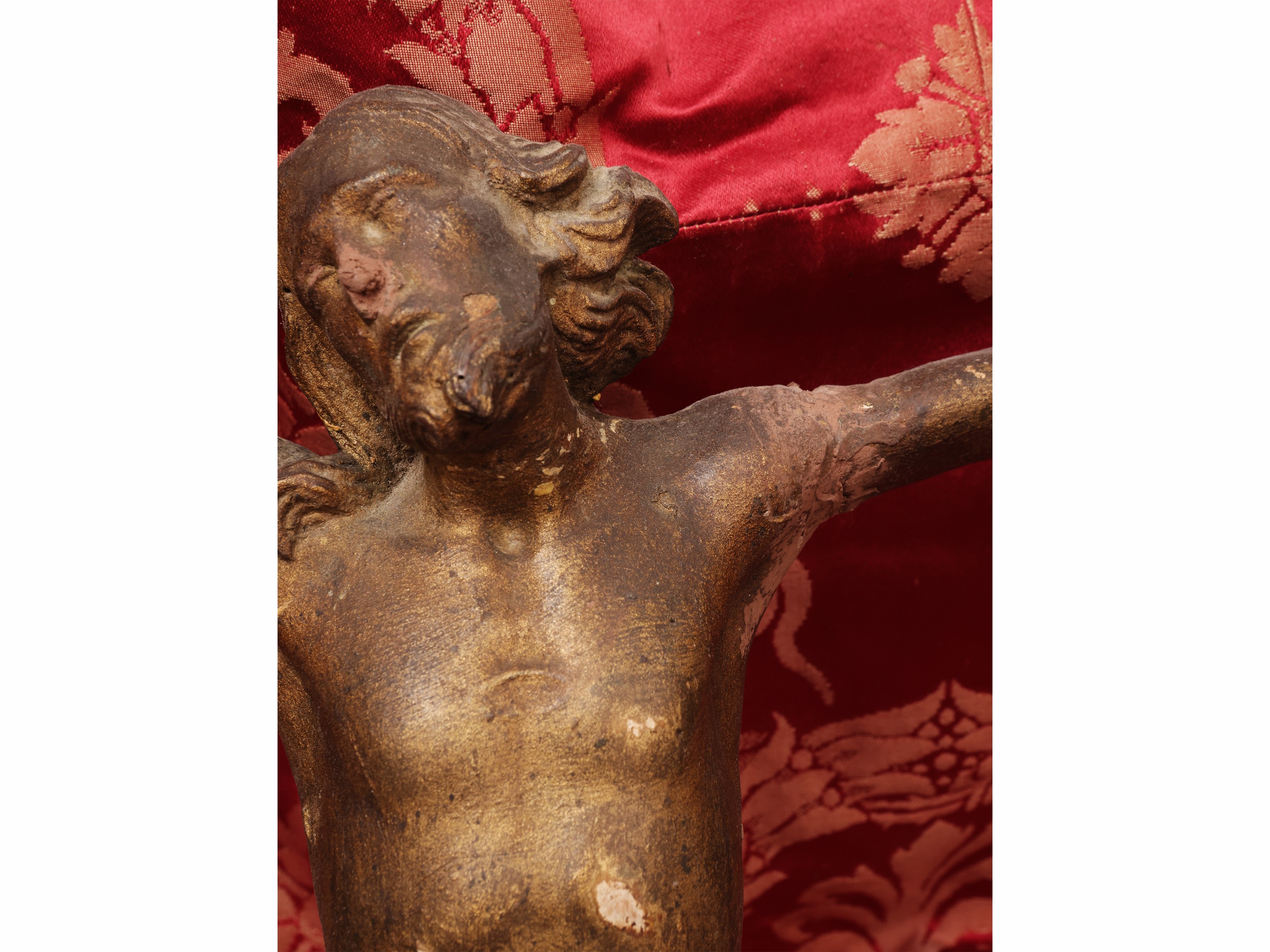 Tabernacolo devozionale, legno laccato e dorato con Madonna e Cristo Crocifisso, XIX/XX secolo