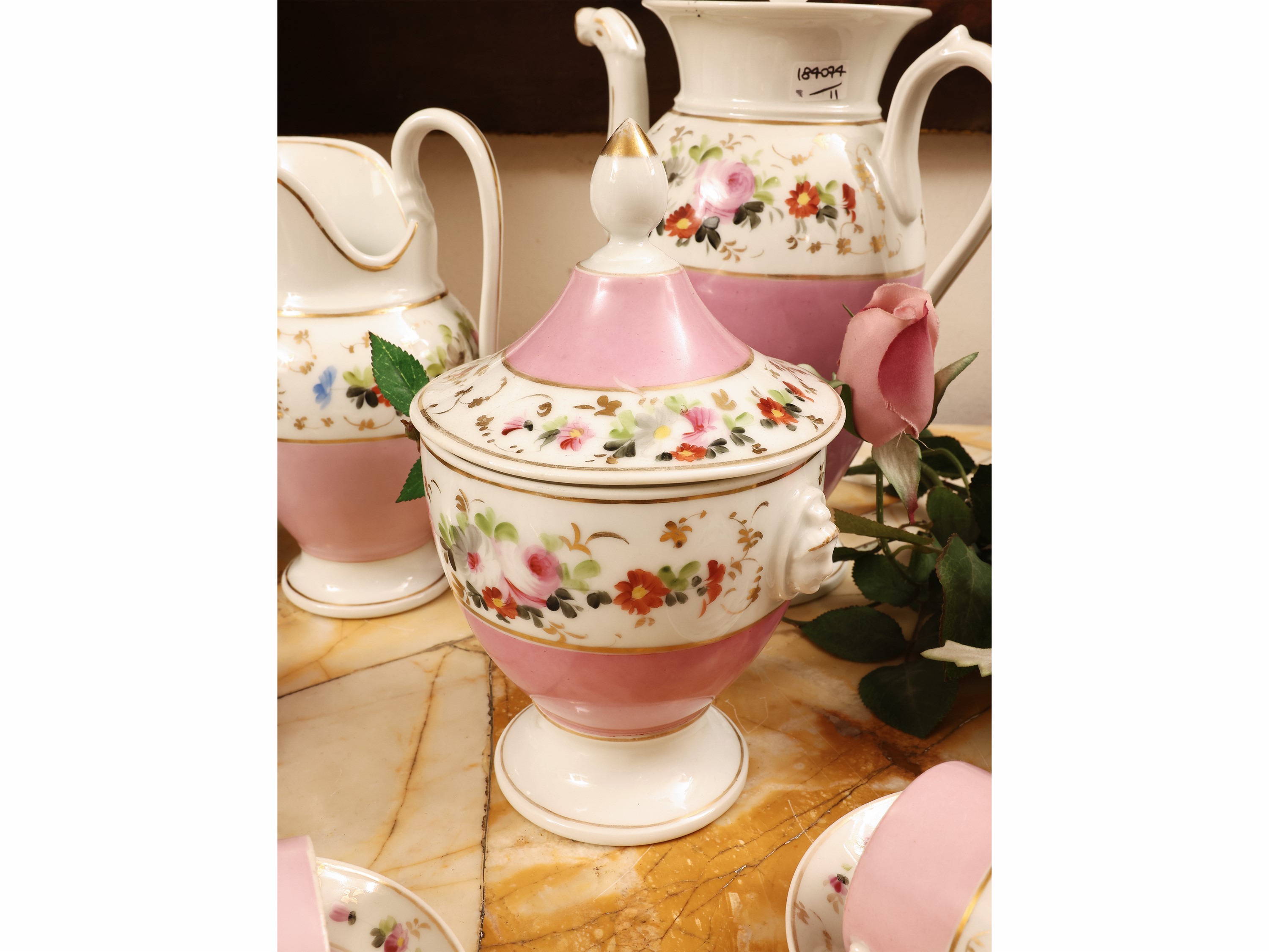 Servizio da caffè, porcellana decorata a fiori policromi (metà XIX secolo)