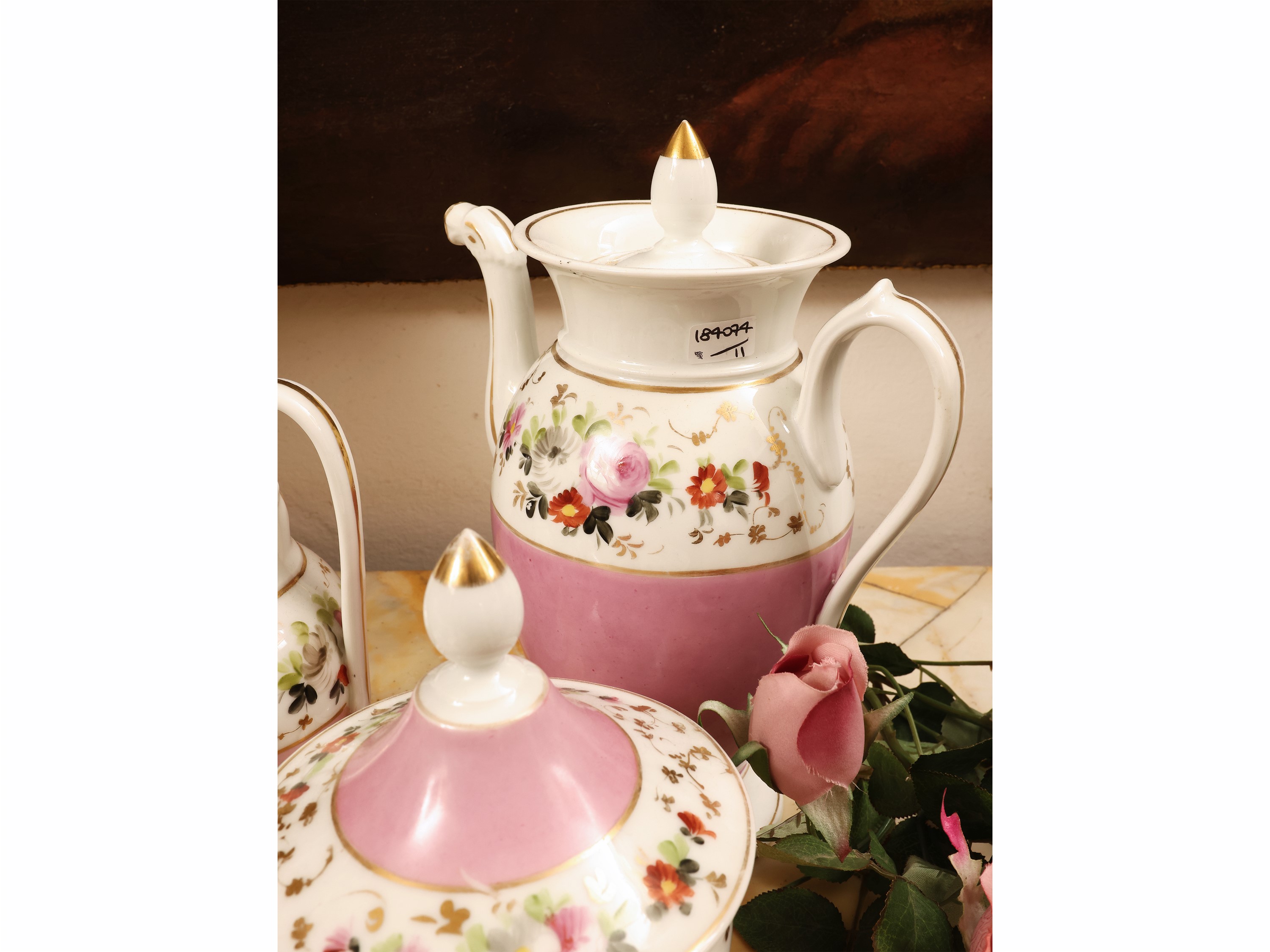 Servizio da caffè, porcellana decorata a fiori policromi (metà XIX secolo)