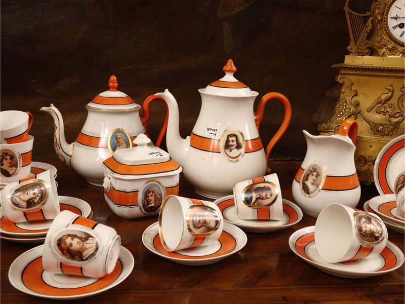 Ginori, Servizio da tè e caffè in porcellana con teiera, caffettiera e accessori