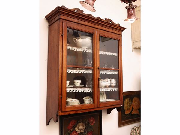 Hanging cabinet in soft wood