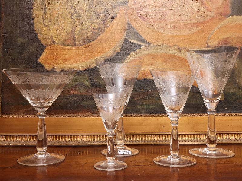 Servizio di calici e coppe in cristallo, decorazione a motivo floreale