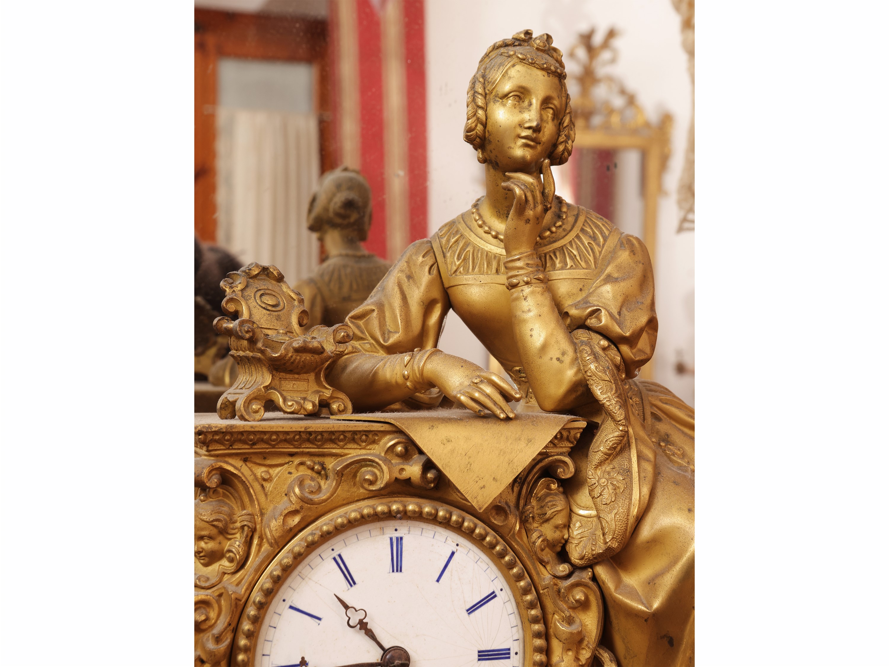 Laguesse et Barret, Orologio da tavolo in bronzo dorato con figura di gentildonna medievale