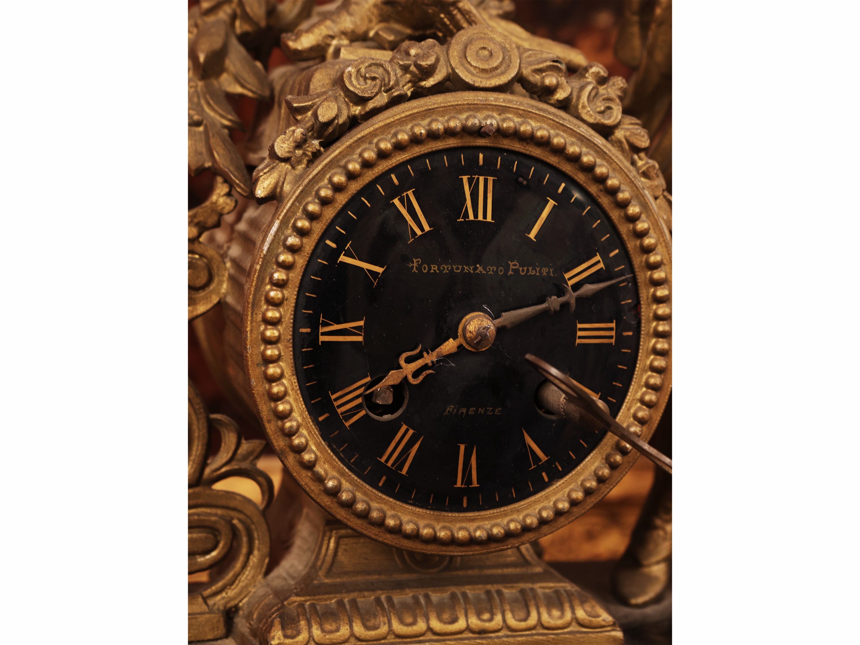 Fortunanto Puliti, Orologio da mensola orientalista in antimonio dorato