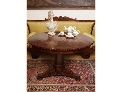 Tavolo, piano circolare in satinwood e intarsi floreali, XX secolo
