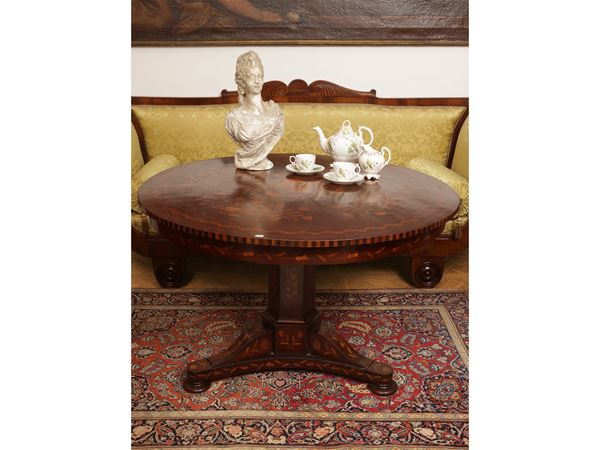 Tavolo in satinwood ed altre essenze