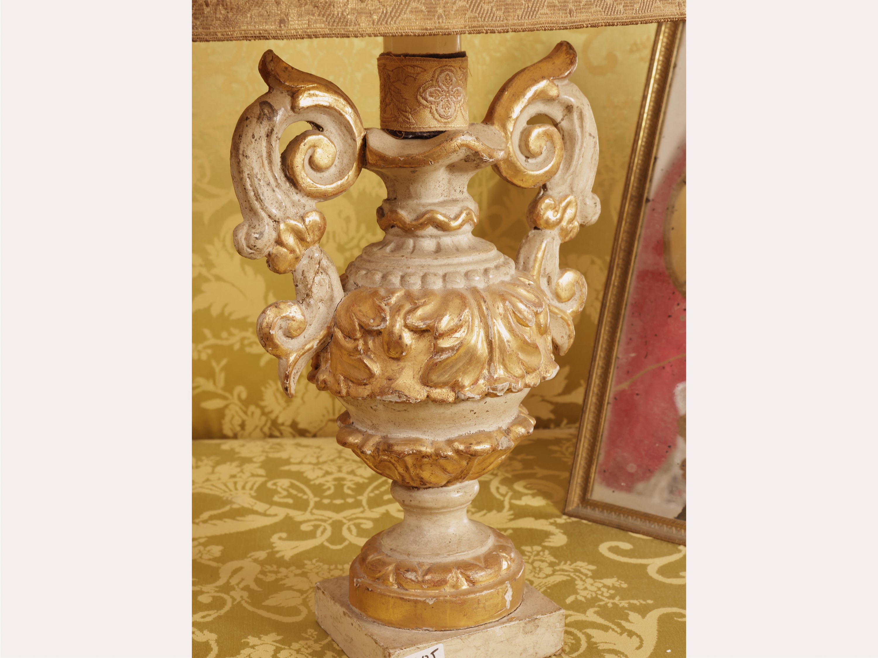 XIX secolo, Curiosità d’epoca: vaso fioriera in porcellana, portapalmette e specchiera con cornic...