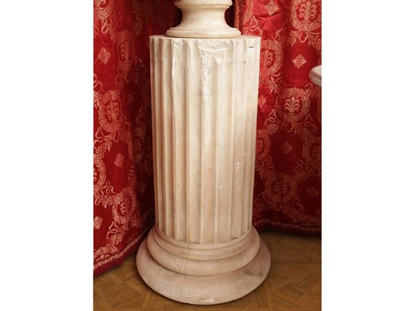 Grooved plaster column