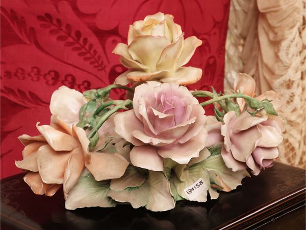 Triumph of flowers in polychrome biscuit