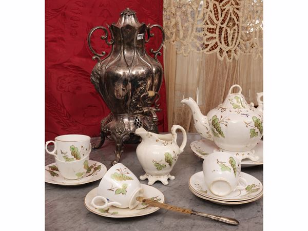 Set for serving tea