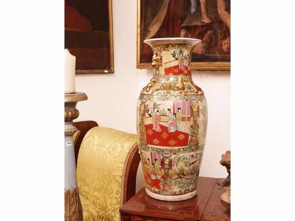 Large Canton porcelain vase
