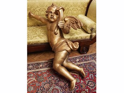 Scultura a muro raffigurante un Angelo portacero, legno intagliato e dorato, XVIII–XIX secolo