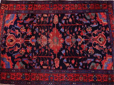 Tappeto caucasico di vecchia manifattura, fondo blu con motivi floreali stilizzati, 190x130 cm