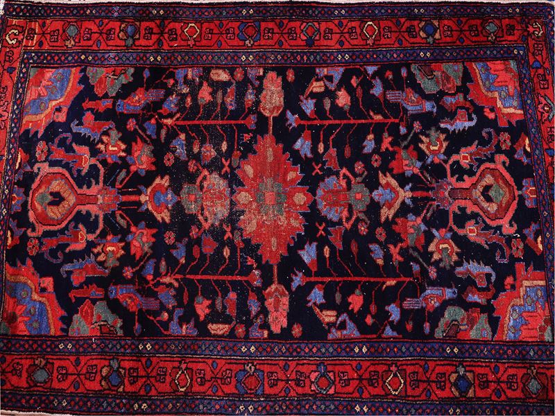 Tappeto caucasico di vecchia manifattura, campo blu con motivi floreali stilizzati, 190x130 cm