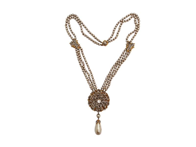 Miriam Haskell, Lunga collana in perle barocche con pendente