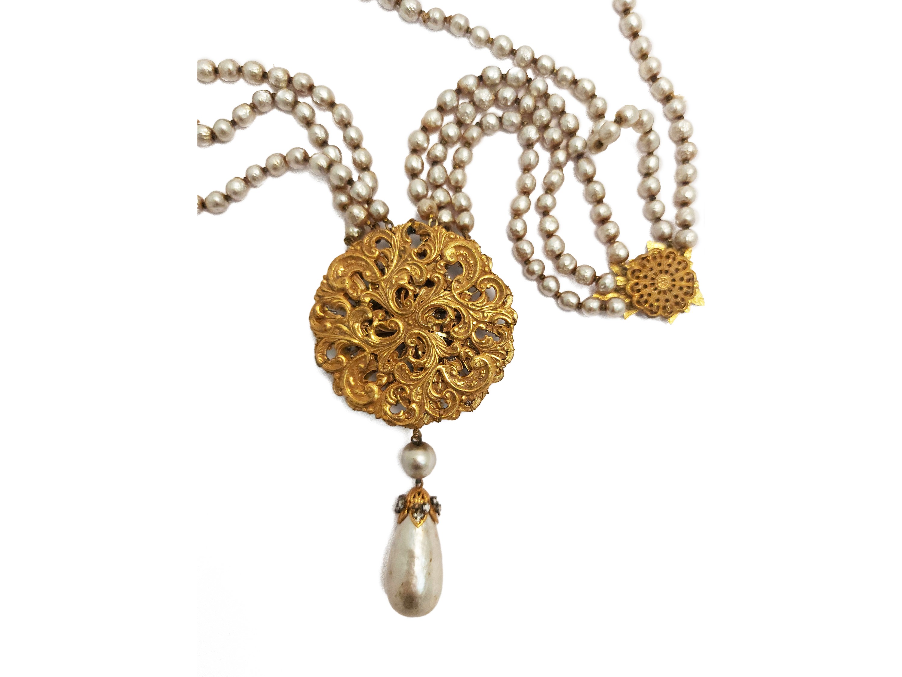 Miriam Haskell, Lunga collana in perle barocche con pendente