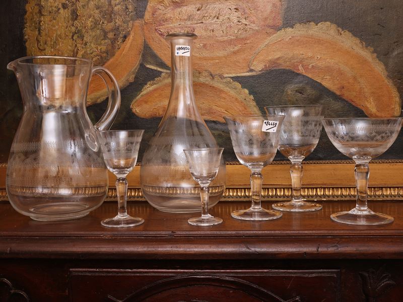 Servizio per 12 persone, bicchieri in vetro serigrafato con caraffa e bottiglia (XX secolo)