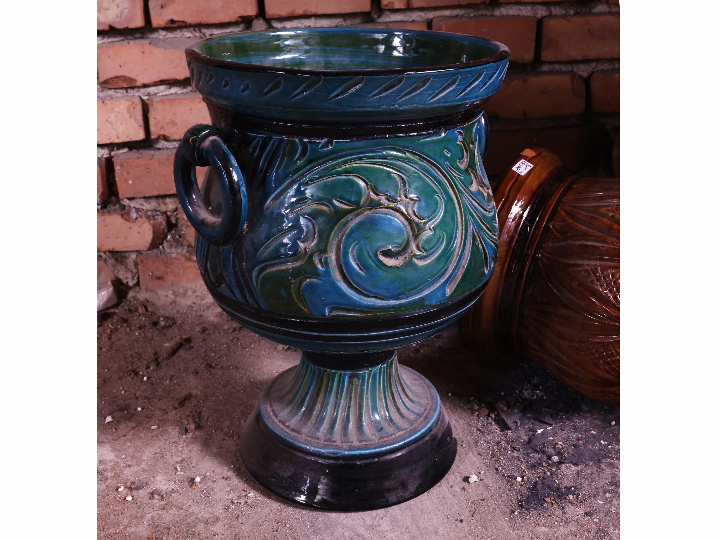 Due portavasi, terracotta smaltata