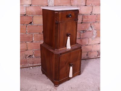 Comodino a colonna impiallacciato in ciliegio, piano in marmo bianco (inizio XIX secolo)