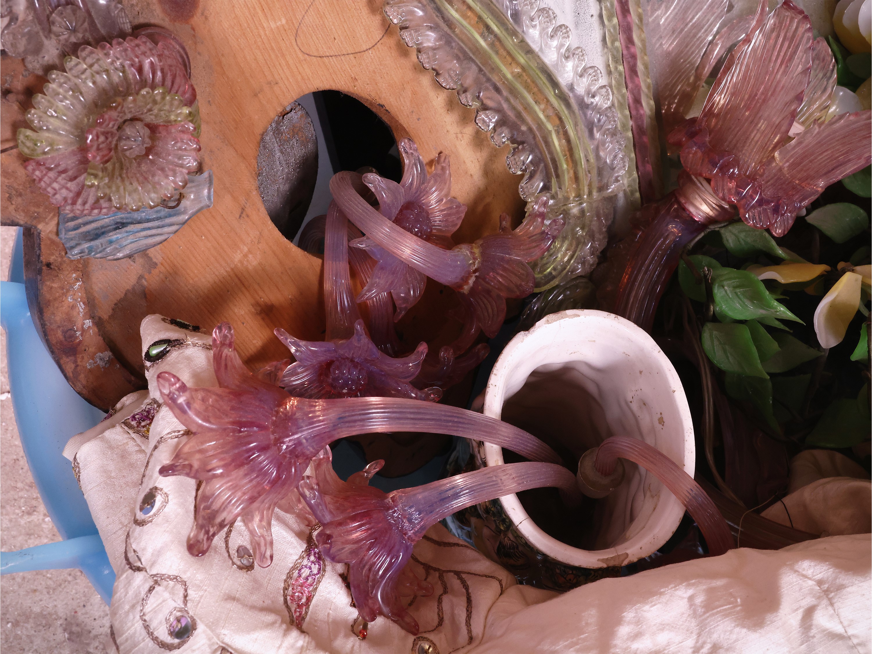 Assortimento di complementi in vetro di Murano, con due piccole cornici